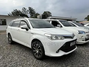 Toyota Corolla Fielder 1.5 Hybrid FWD 2017 White