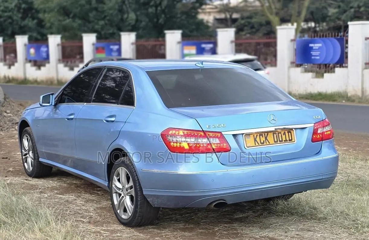Mercedes-Benz E250 2009 Blue