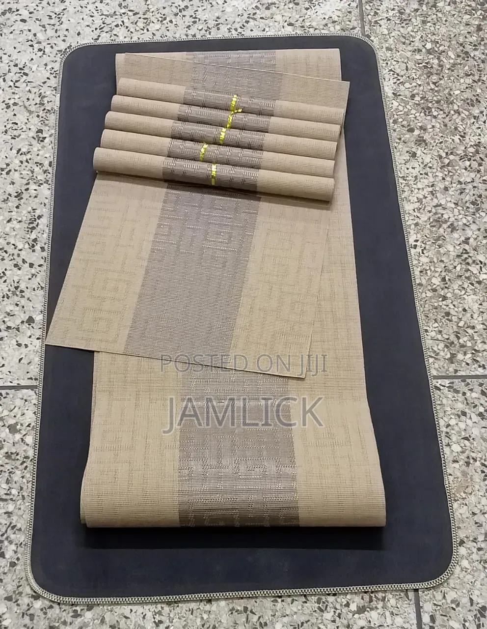 1 Table Runner Set + 6 Table Mats - Bb