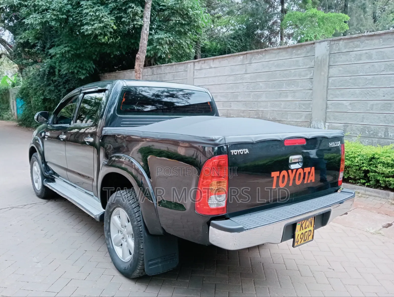Toyota Hilux 2010 Black