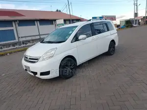 Toyota ISIS 2009 White