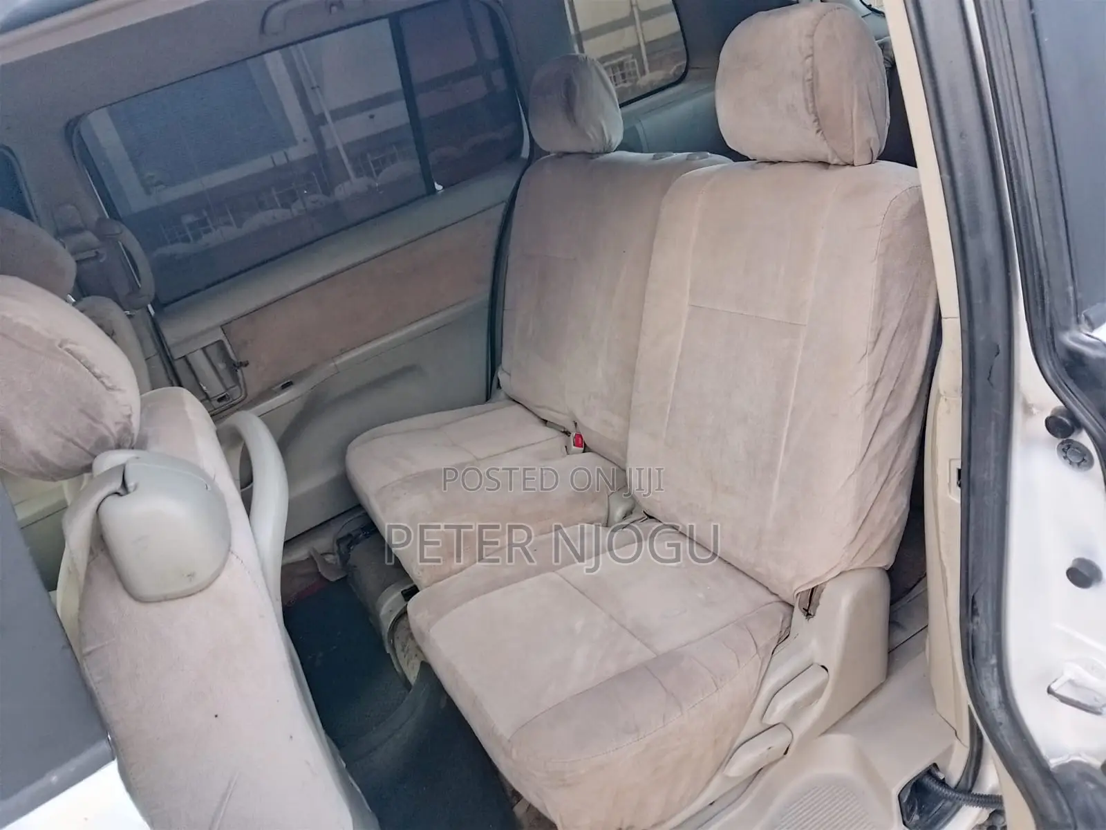 Toyota ISIS 2009 White