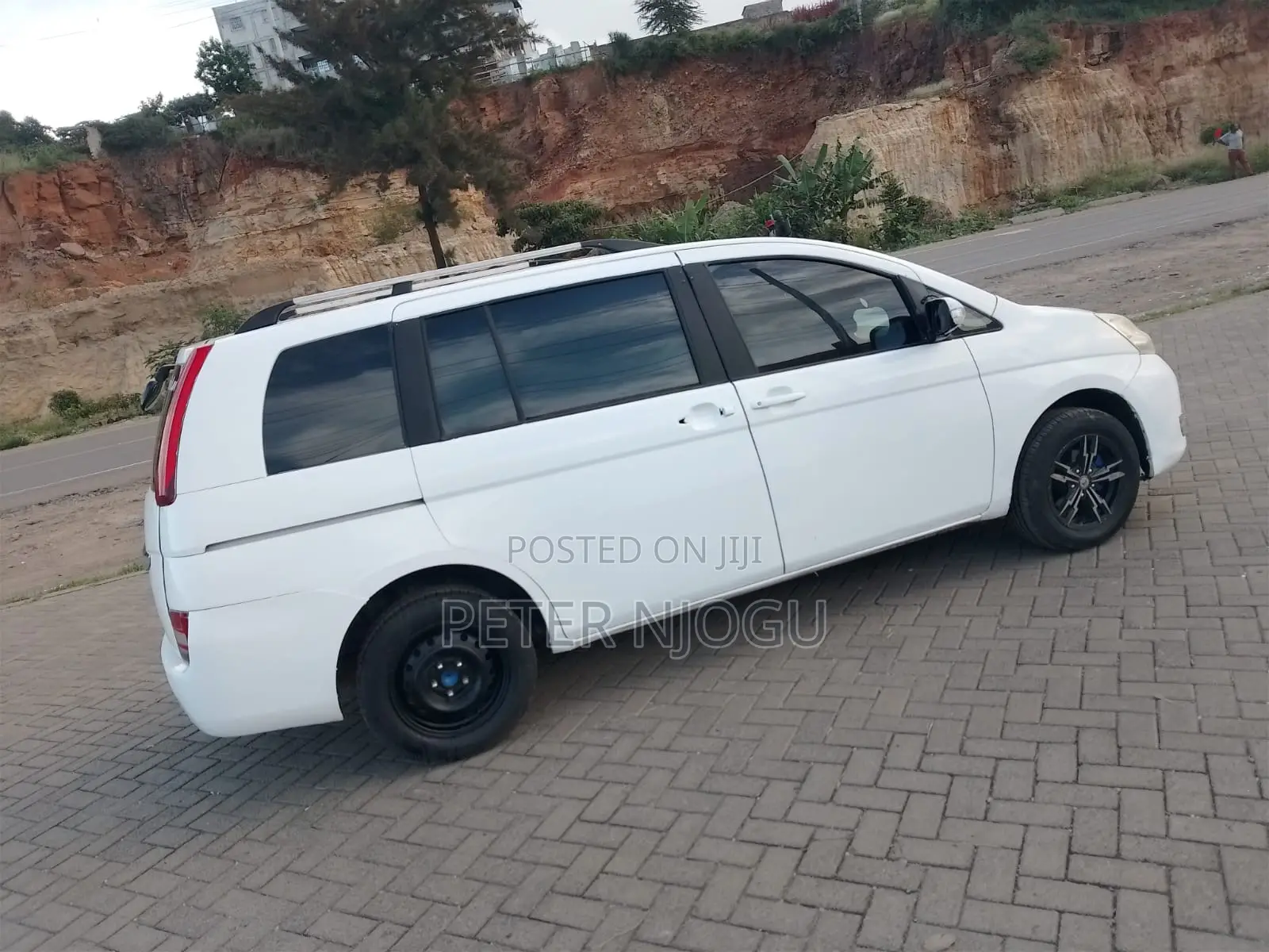 Toyota ISIS 2009 White
