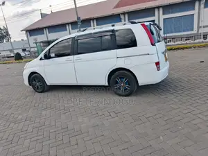 Toyota ISIS 2009 White