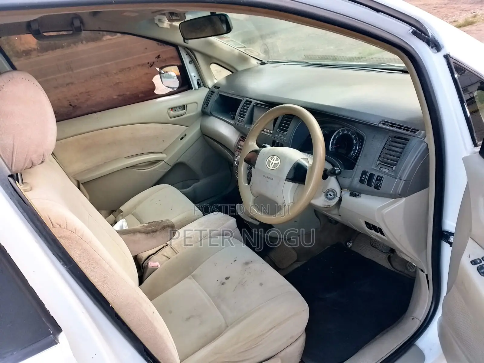 Toyota ISIS 2009 White