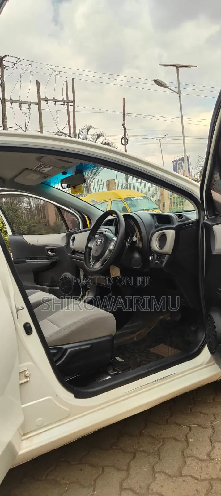 Toyota Vitz 2012 Pearl