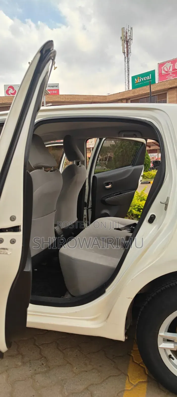 Toyota Vitz 2012 Pearl