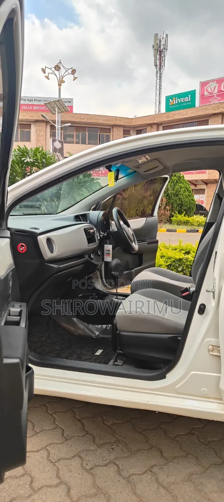 Toyota Vitz 2012 Pearl