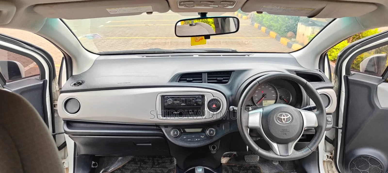 Toyota Vitz 2012 Pearl
