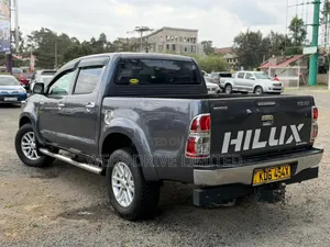 Toyota Hilux 2014 Gray