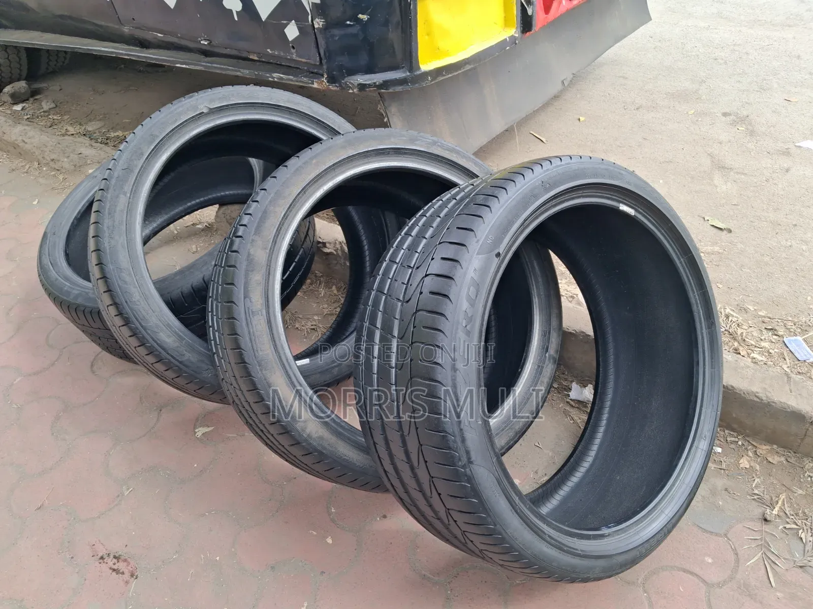 285/35r22 Pirelli
