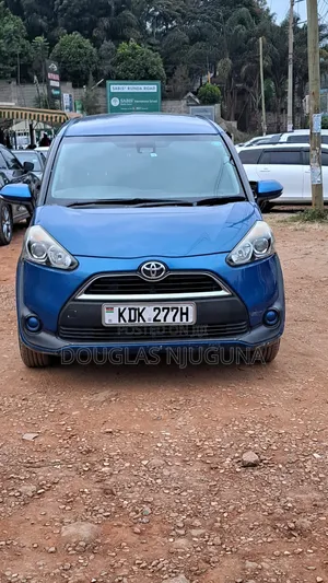 Toyota Sienta 2015 Blue