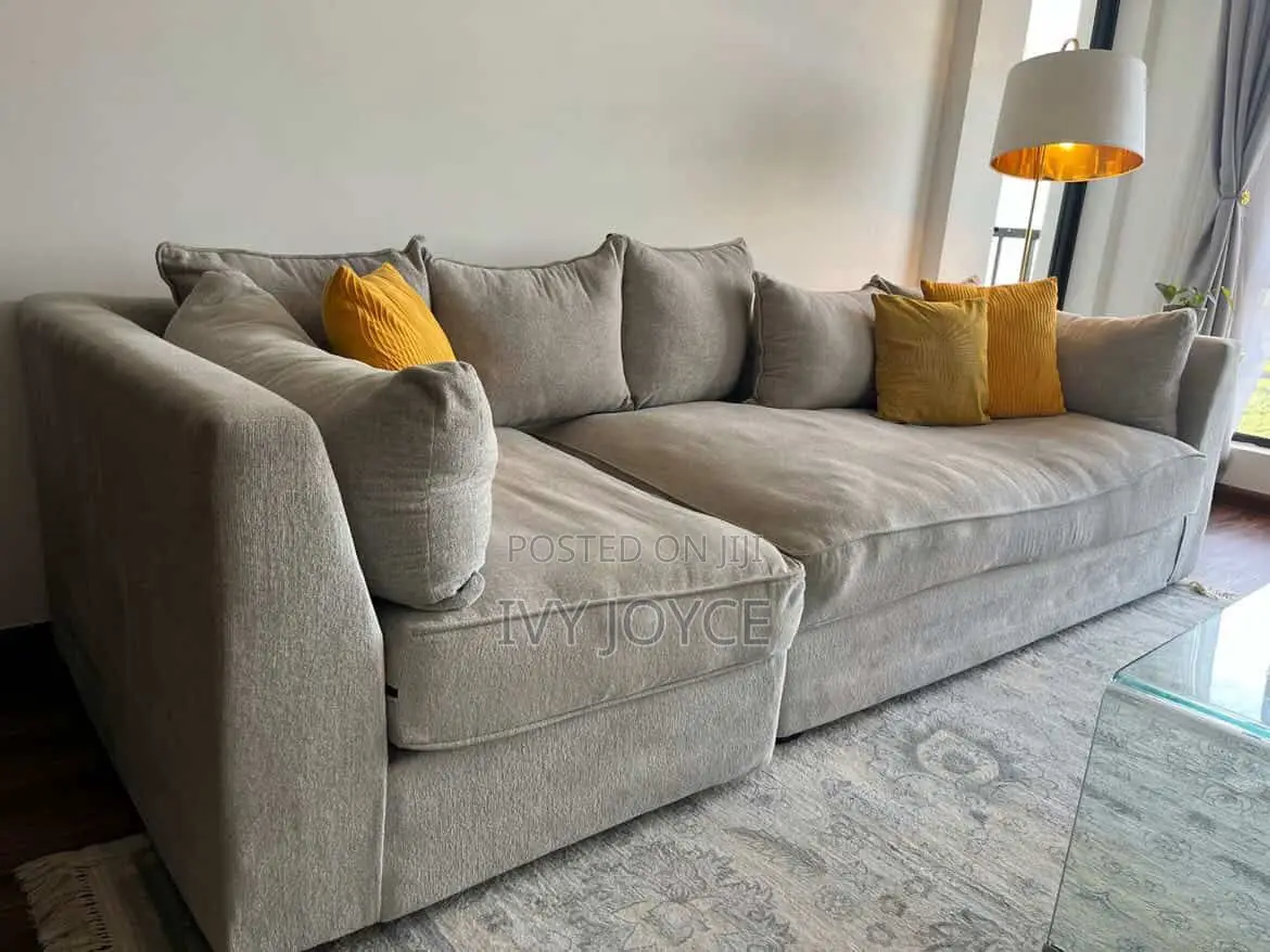 Large 6-Seater Convertible Sectional Couch