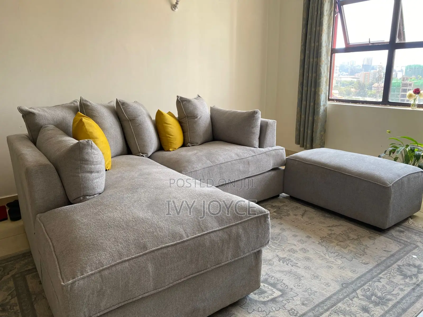 Large 6-Seater Convertible Sectional Couch