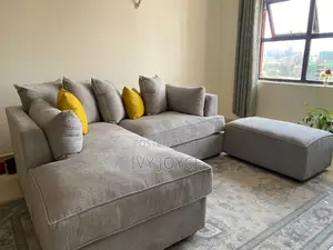 Large 6-Seater Convertible Sectional Couch