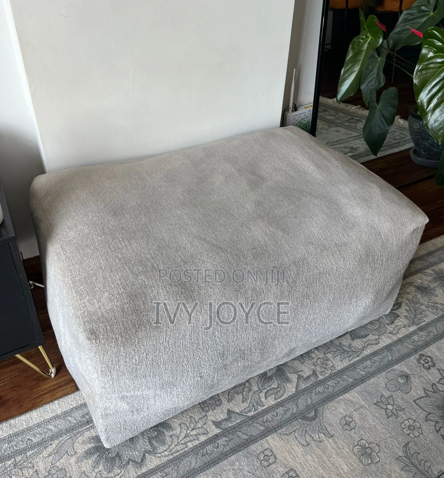 Large 6-Seater Convertible Sectional Couch