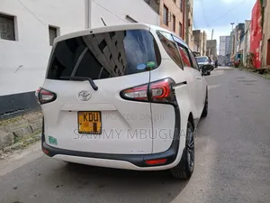 Toyota Sienta 2020 White