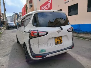 Toyota Sienta 2020 White