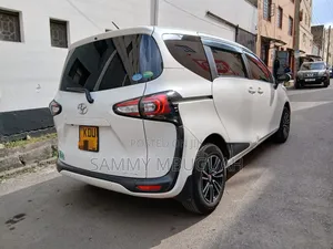 Toyota Sienta 2020 White