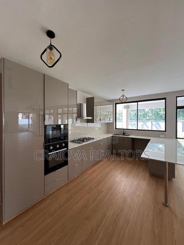 5bdrm Villa in Hardy for sale - thumbnail 6