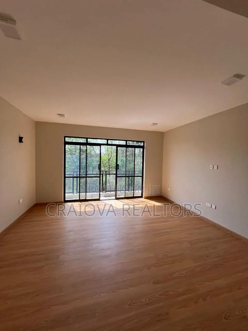 5bdrm Villa in Hardy for sale