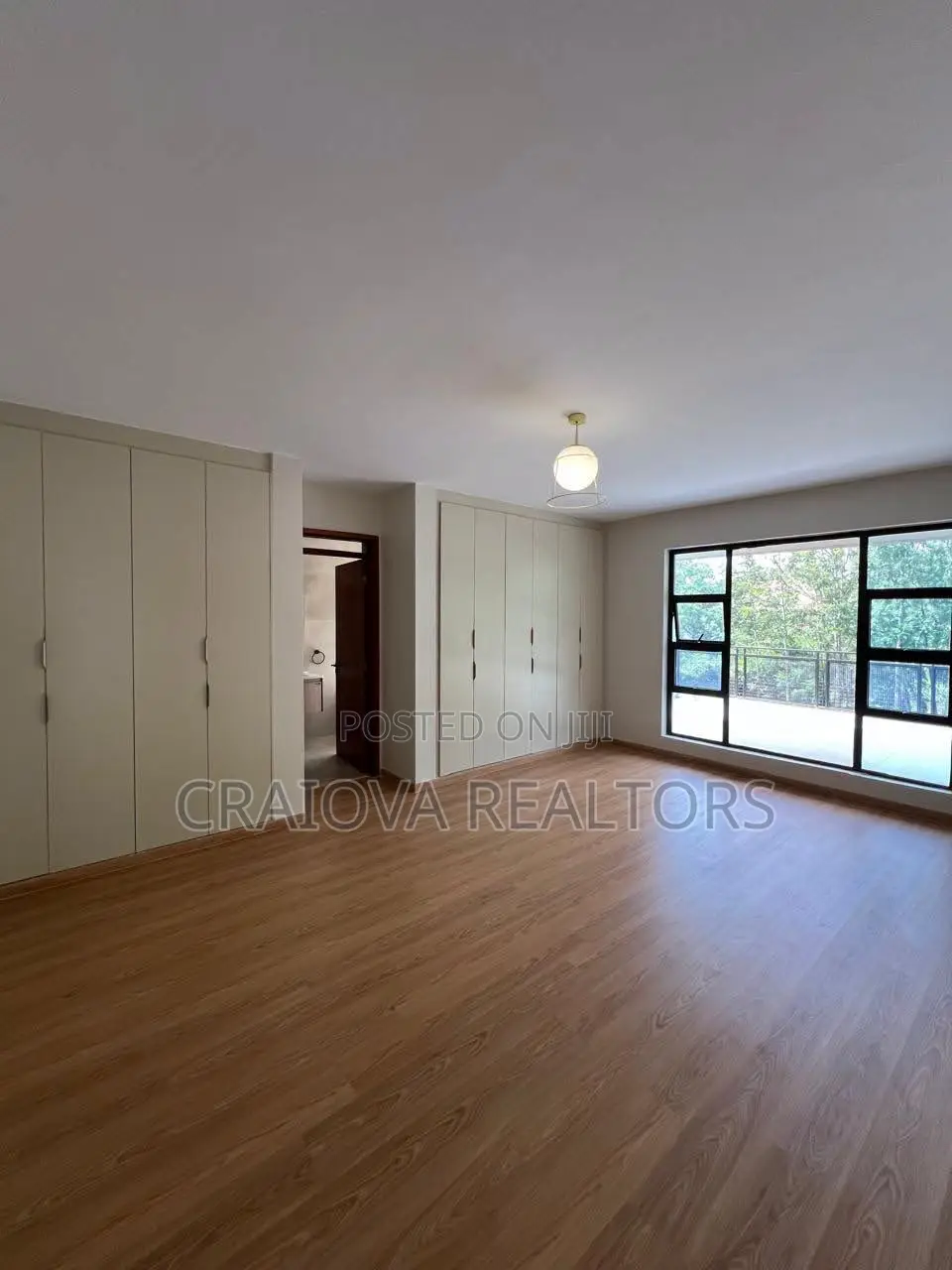 5bdrm Villa in Hardy for sale