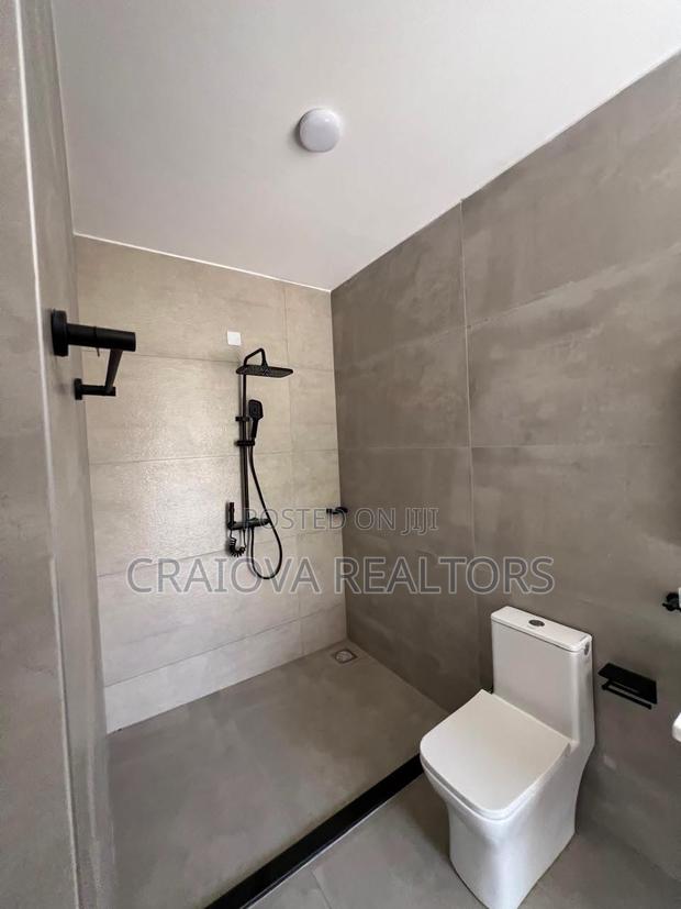 5bdrm Villa in Hardy for sale - thumbnail 12