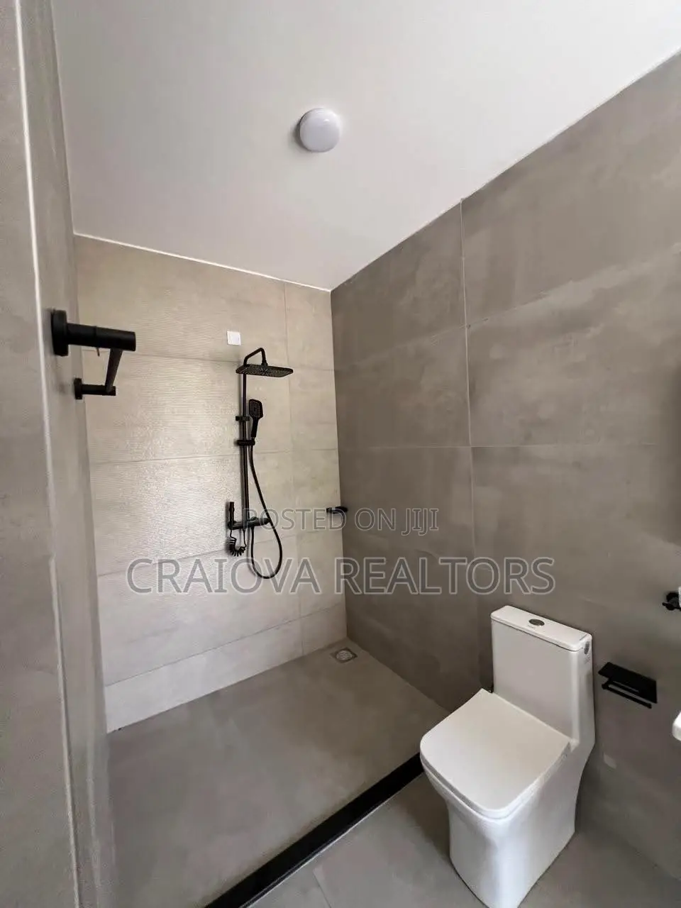 5bdrm Villa in Hardy for sale