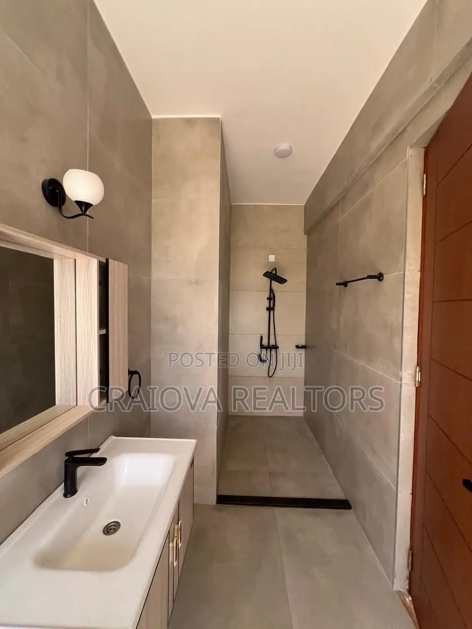 5bdrm Villa in Hardy for sale