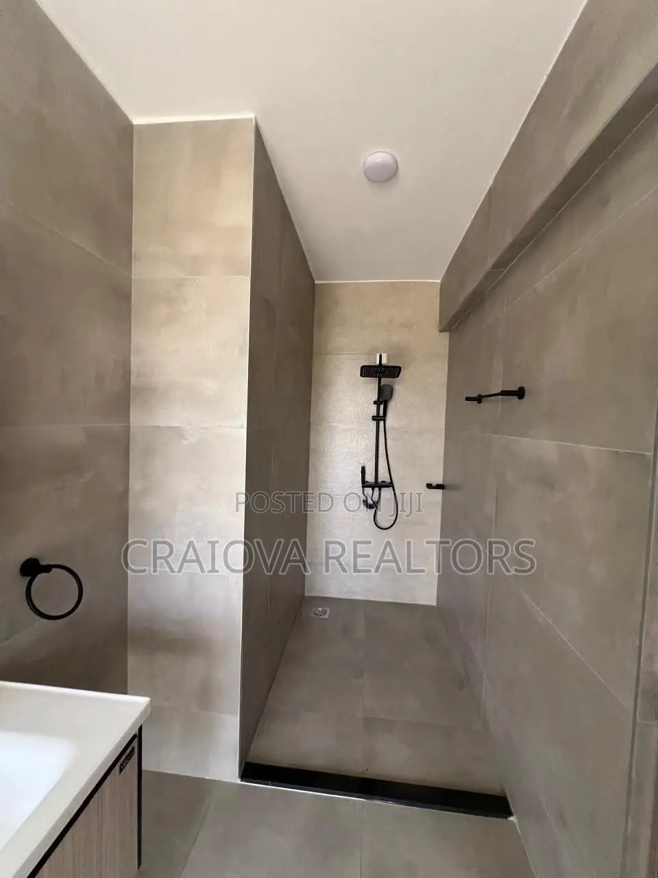 5bdrm Villa in Hardy for sale
