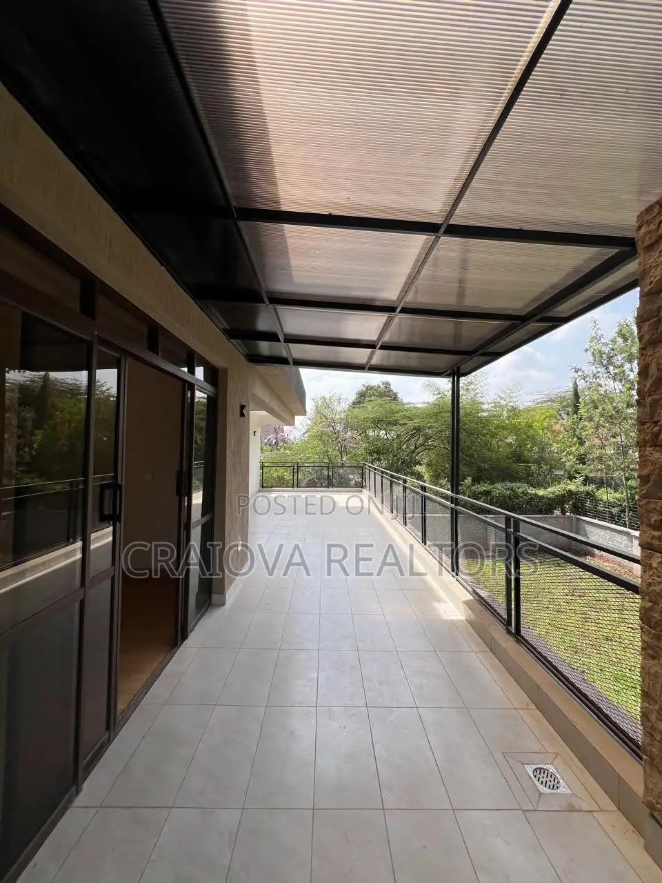 5bdrm Villa in Hardy for sale