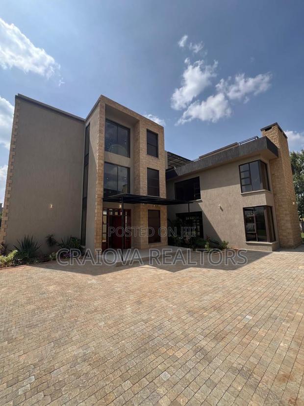 5bdrm Villa in Hardy for sale