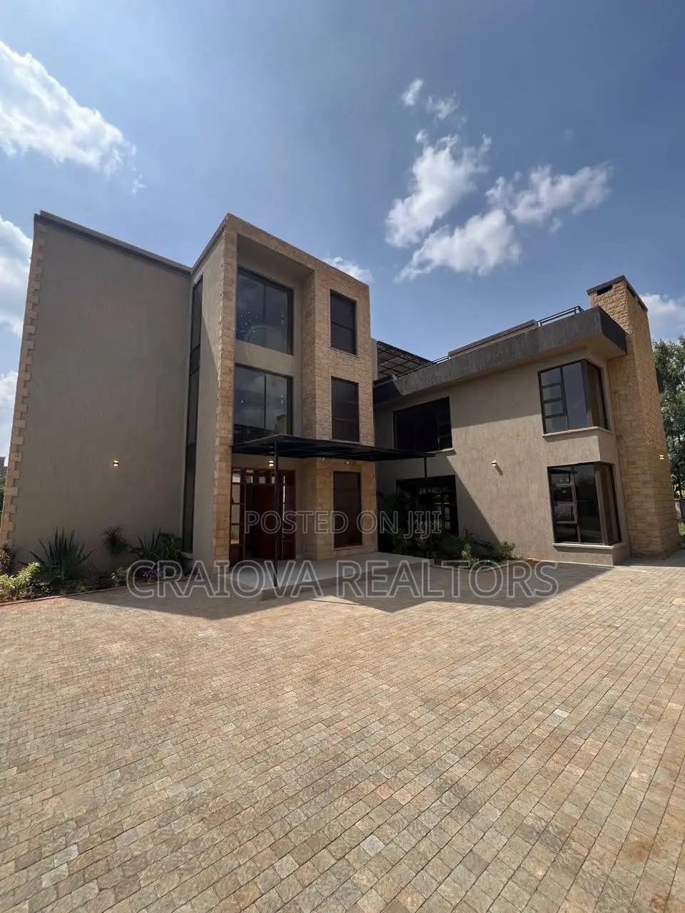 5bdrm Villa in Hardy for sale