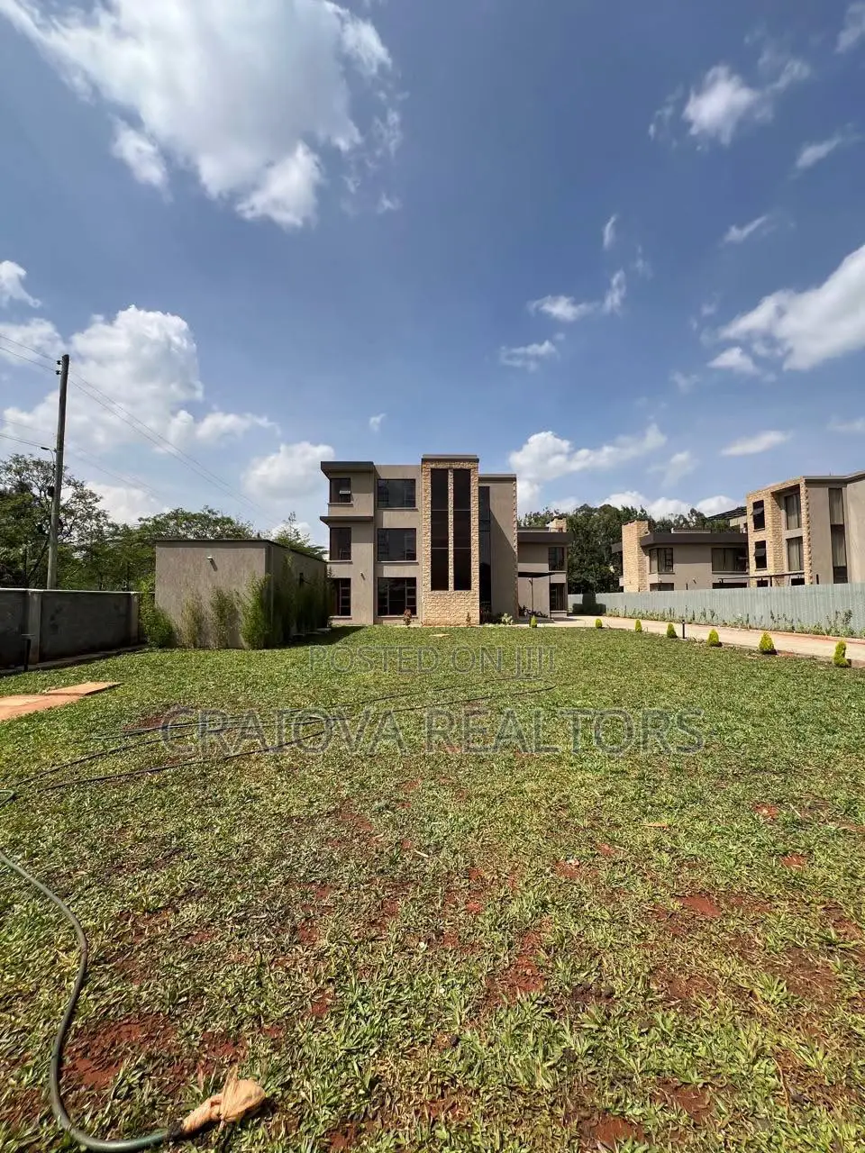 5bdrm Villa in Hardy for sale