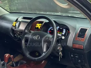 Toyota Hilux 2016 Black