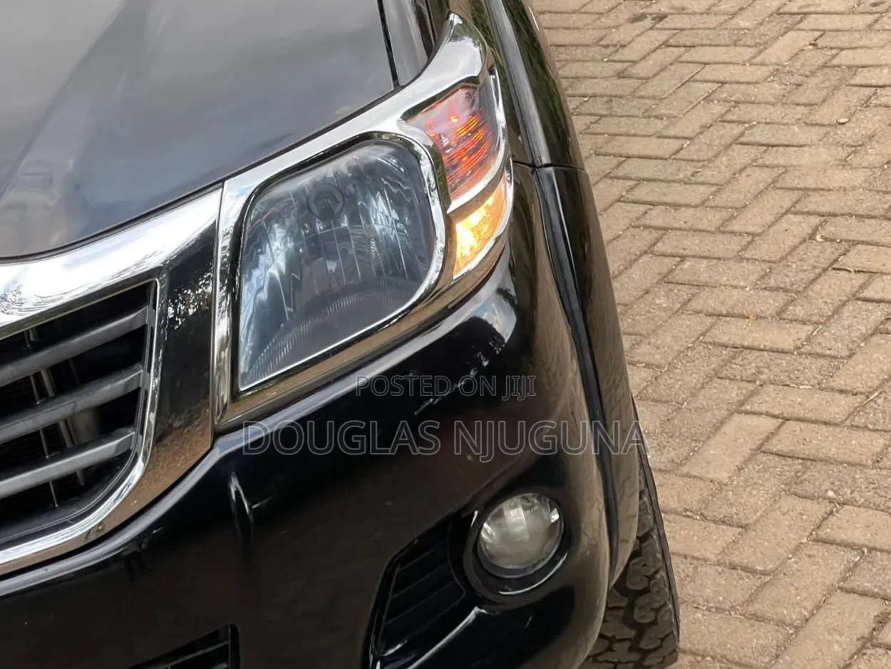 Toyota Hilux 2016 Black