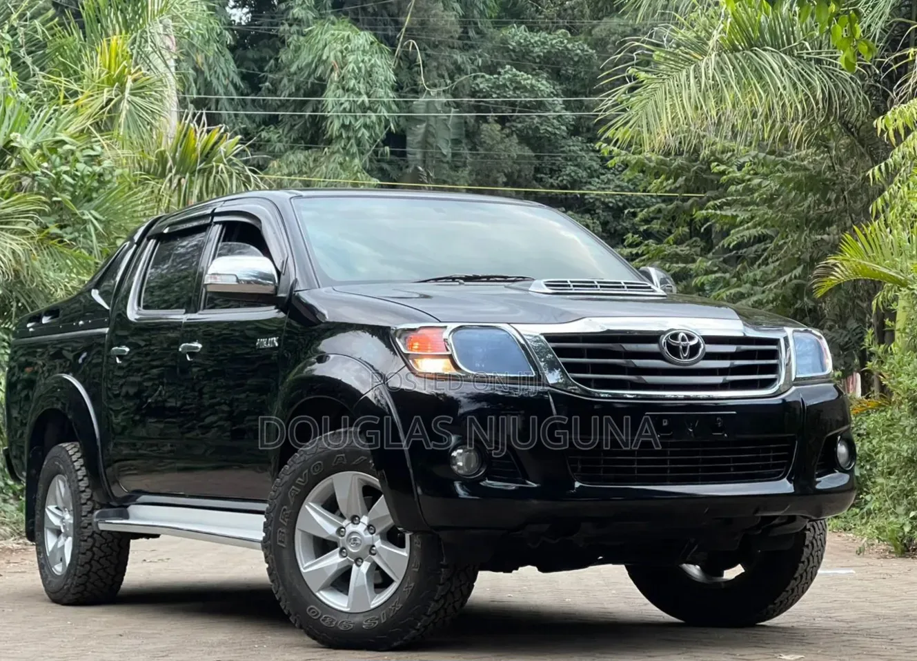 Toyota Hilux 2016 Black
