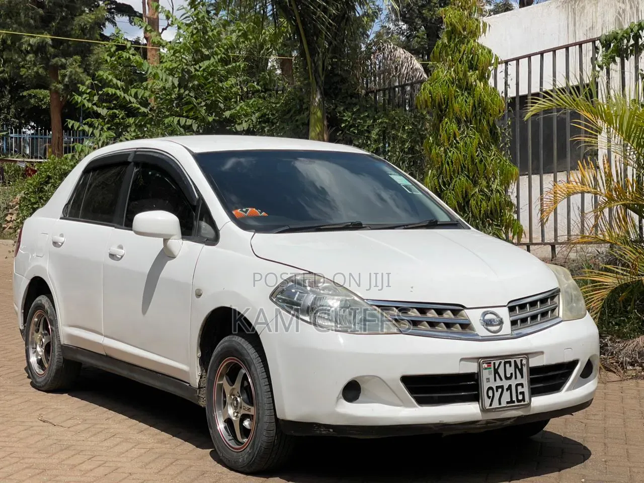 Nissan Tiida 2011 White
