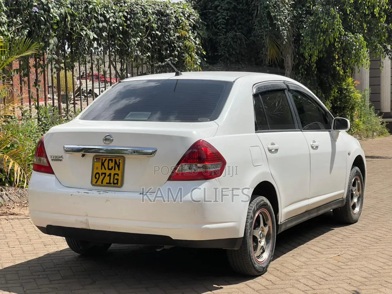 Nissan Tiida 2011 White