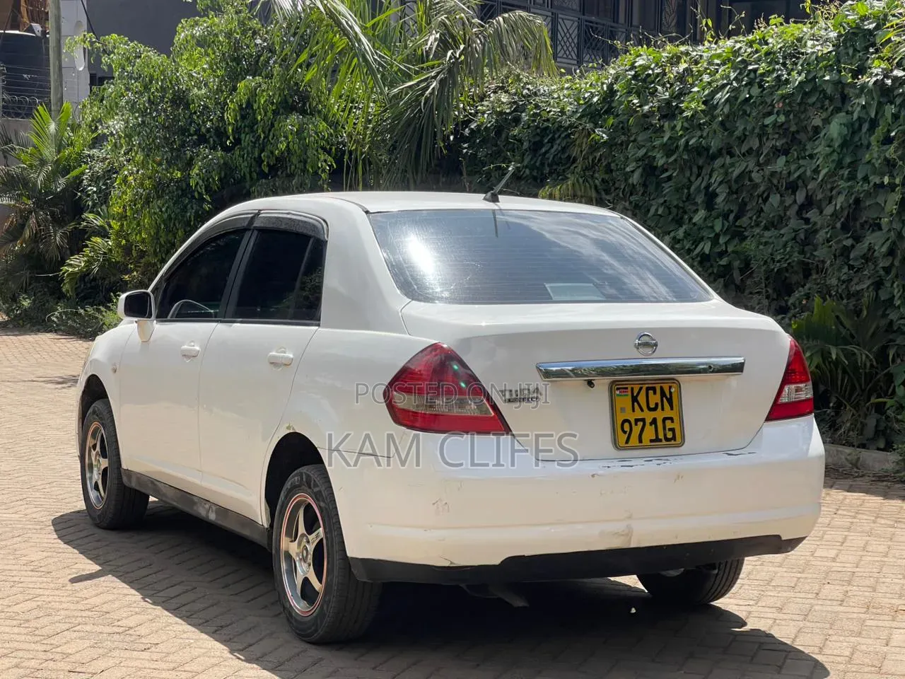 Nissan Tiida 2011 White