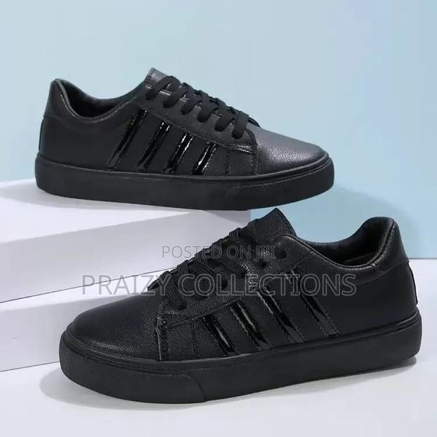 Classic Women Sneakers
Sizes 37-43 - thumbnail 3