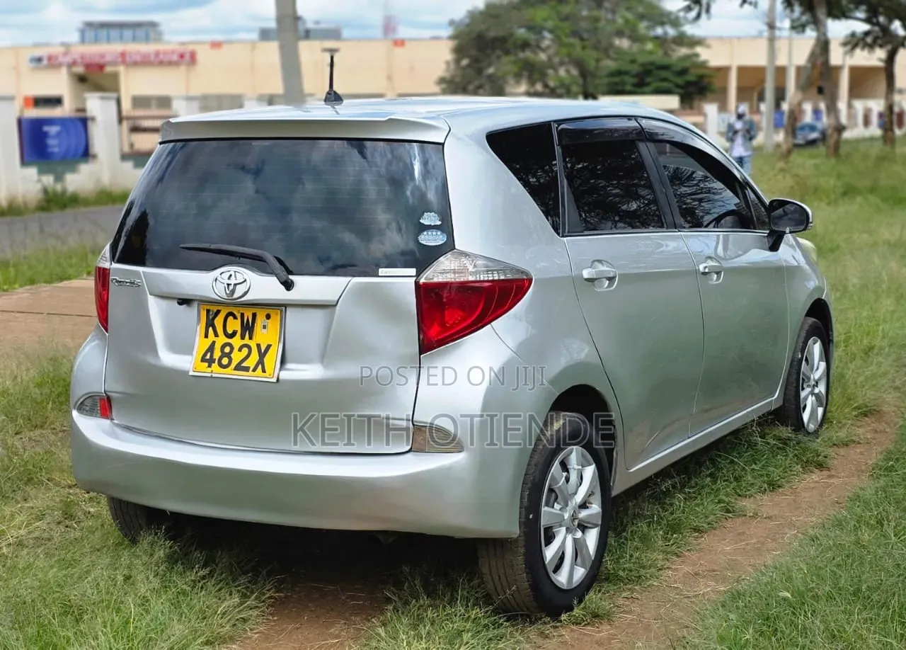 Toyota Ractis 2012 Silver
