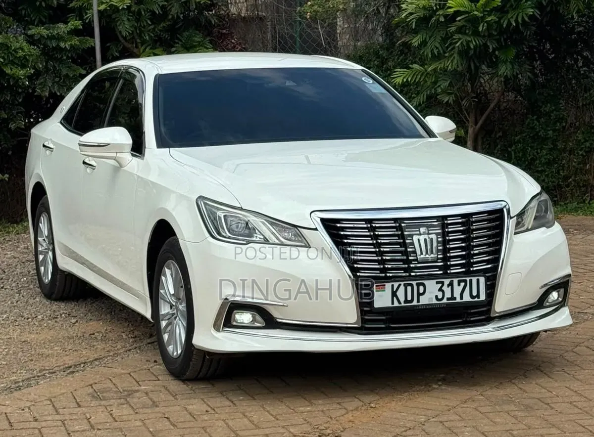 Toyota Crown 2017 White