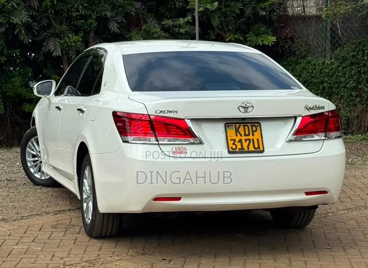 Toyota Crown 2017 White