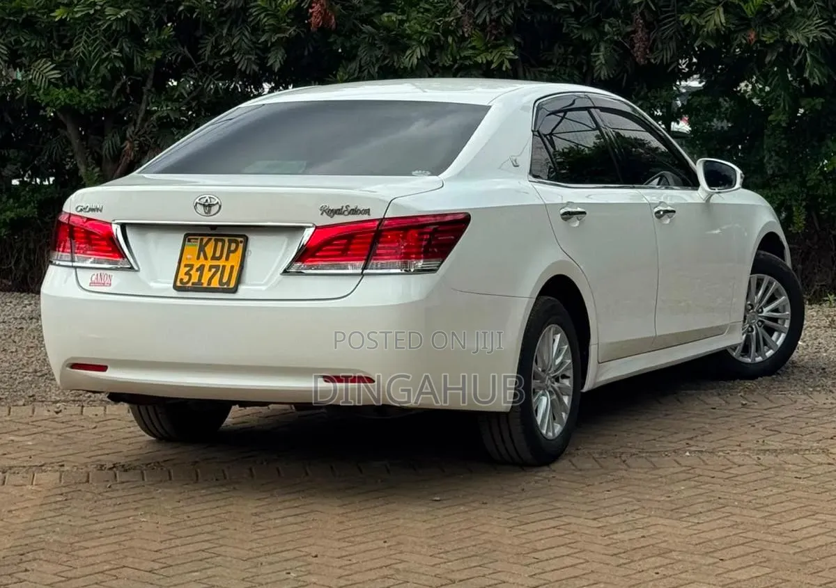 Toyota Crown 2017 White