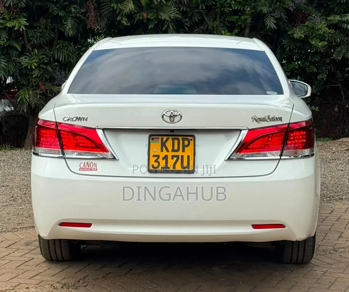 Toyota Crown 2017 White