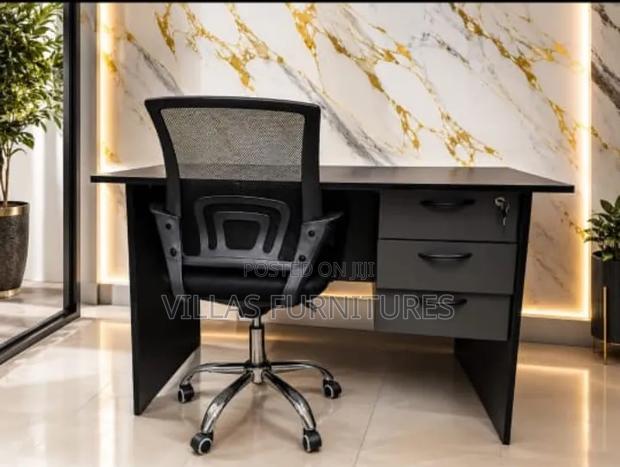 Adjustable Office Mesh Chair With Lockable Office Desks
