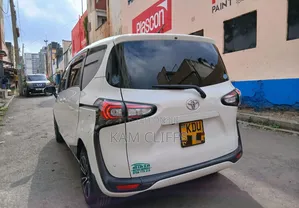Toyota Sienta 2020 White
