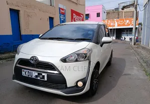 Toyota Sienta 2020 White