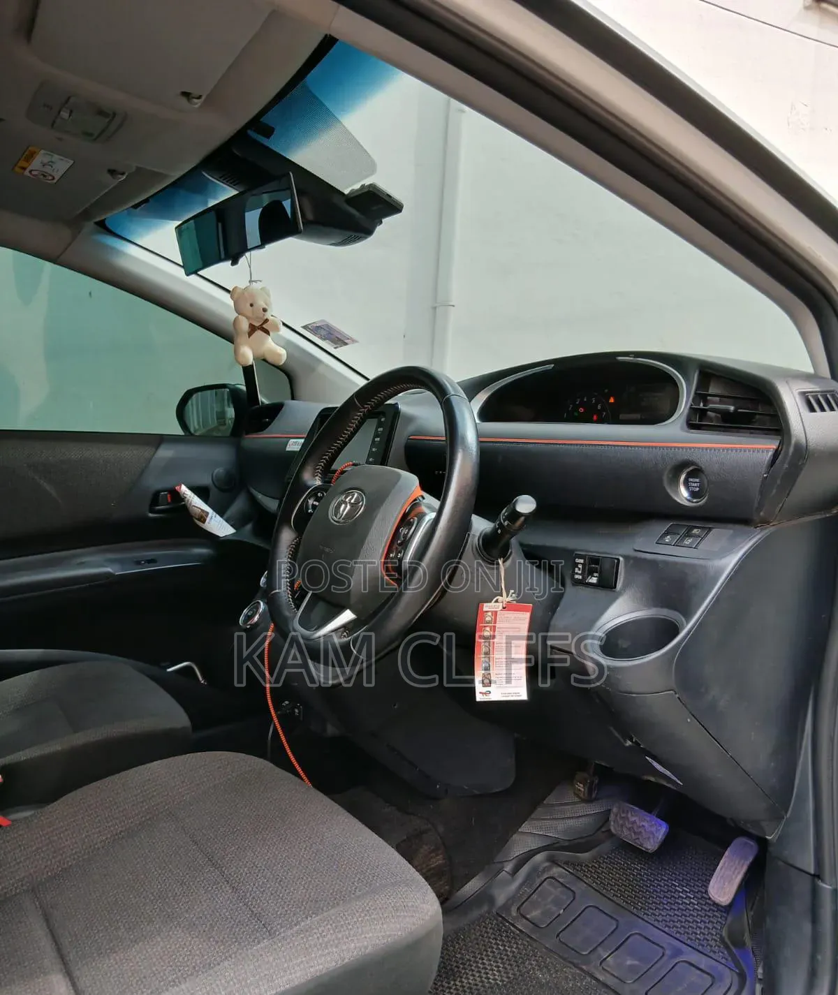 Toyota Sienta 2020 White